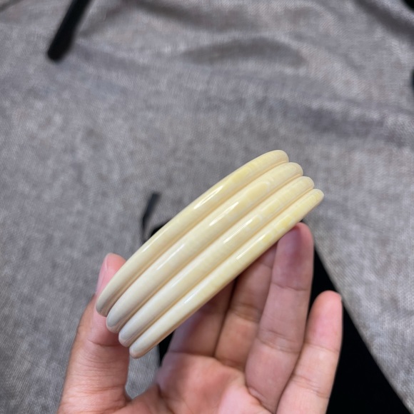 SOLD Real Ivory bangle - Picture 4 of 13